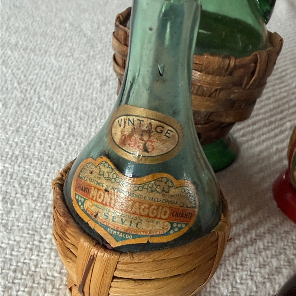 Lot of 5 VINTAGE Mini Chianti Wine Bottles Salt Pepper Table Decor Italian - Picture 5 of 10